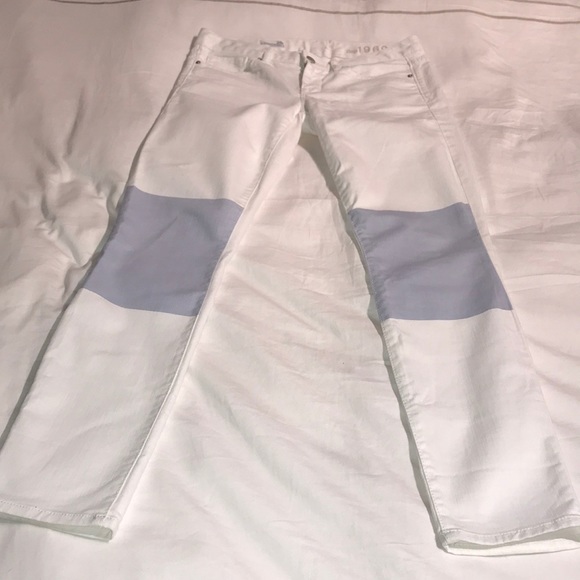 GAP Denim - Gap white jeans with light blue “patch” knees GAP Denim - Gap white jeans with light blue “patch” knees